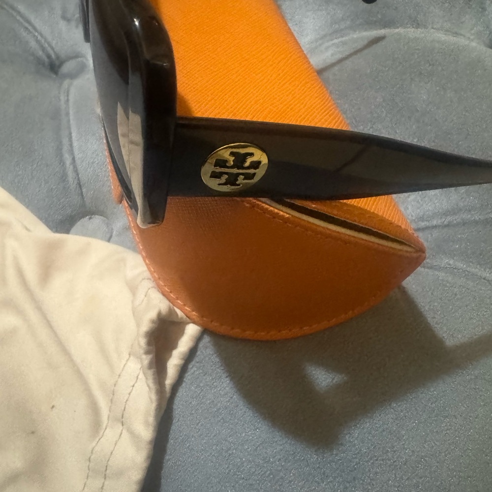 Tory Burch Black Square Frame Sunglasses with Brown Lenses - Picture 3 of 8
